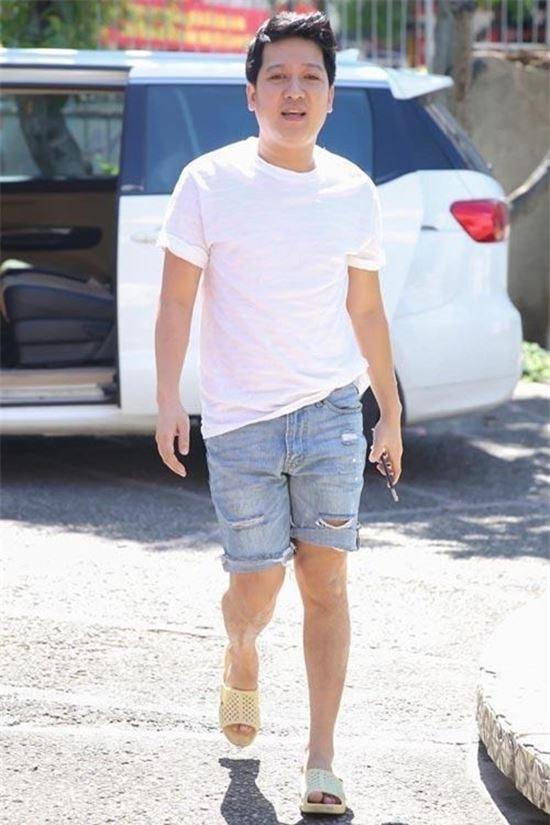 Giàu đừng hỏi nhưng Lê Phương, Ngọc Trinh chỉ ghiền dép lê 35k-11