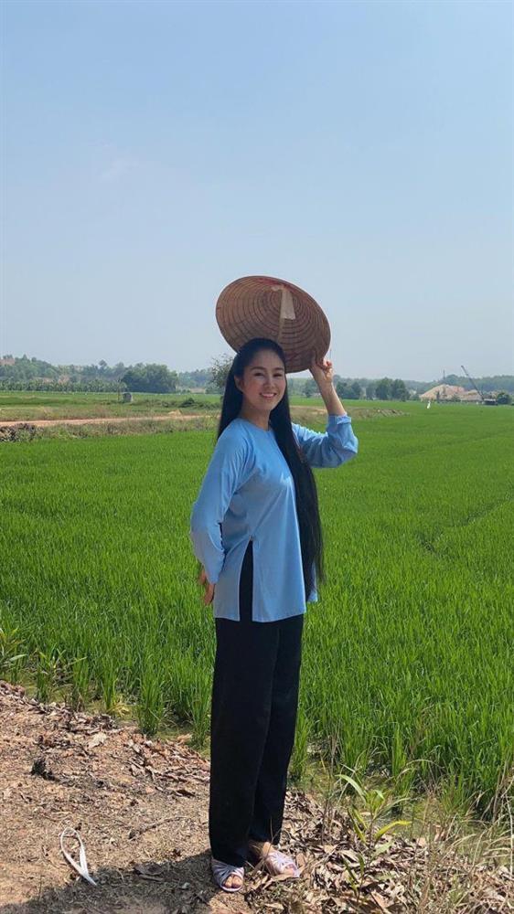 Giàu đừng hỏi nhưng Lê Phương, Ngọc Trinh chỉ ghiền dép lê 35k-3