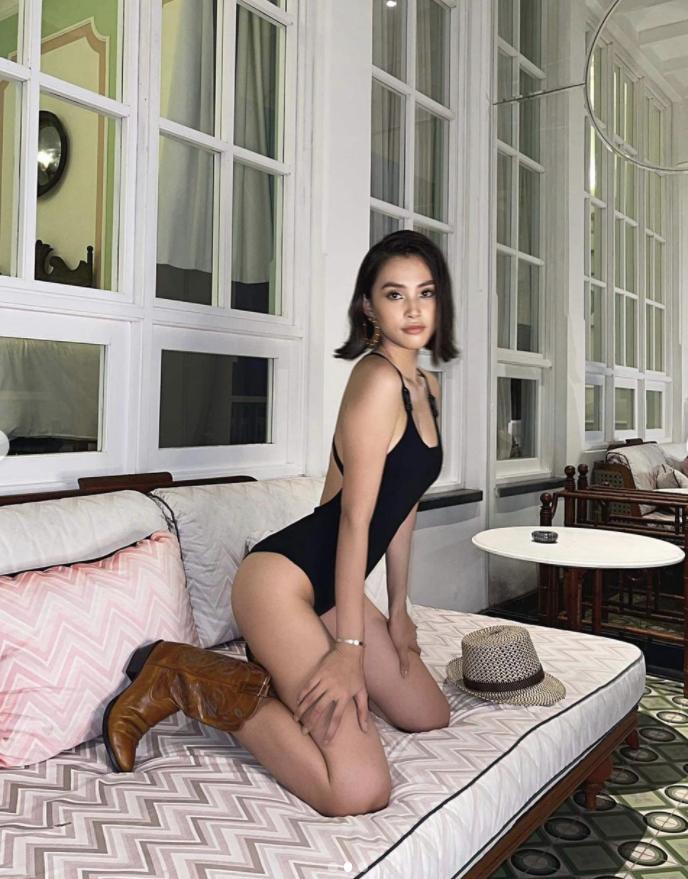 Tiểu Vy, Bảo Anh mặc bikini xỏ boots trên hè dưới đông-2