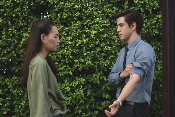 Chồng nghe điện thoại liên tục trong bữa tối, vợ có màn phá án thần sầu-2