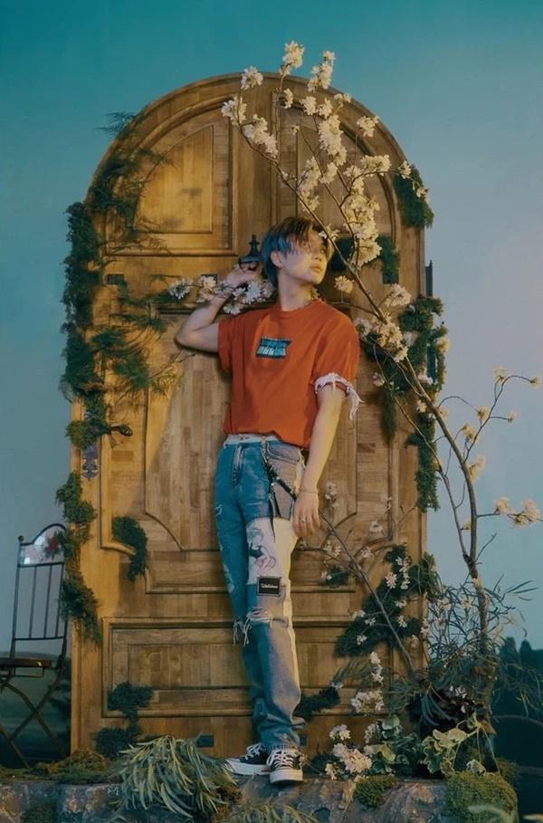 Nam idol đình đám mặc chiếc quần trông sai sai-1