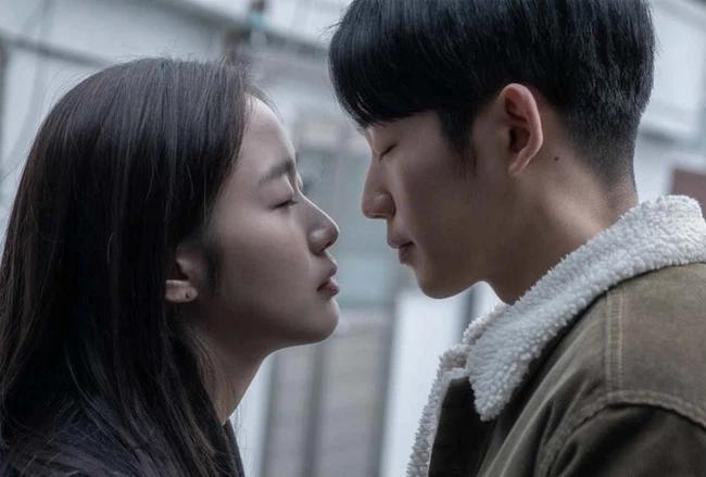 Phát hiện chiếc bút chì trong ngăn kéo của chồng sắp cưới, tôi bàng hoàng-1