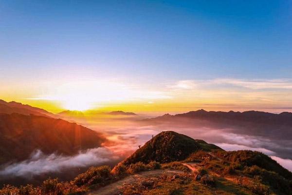 Bức tượng gấu trúc selfie khổng lồ ở Trung Quốc-1