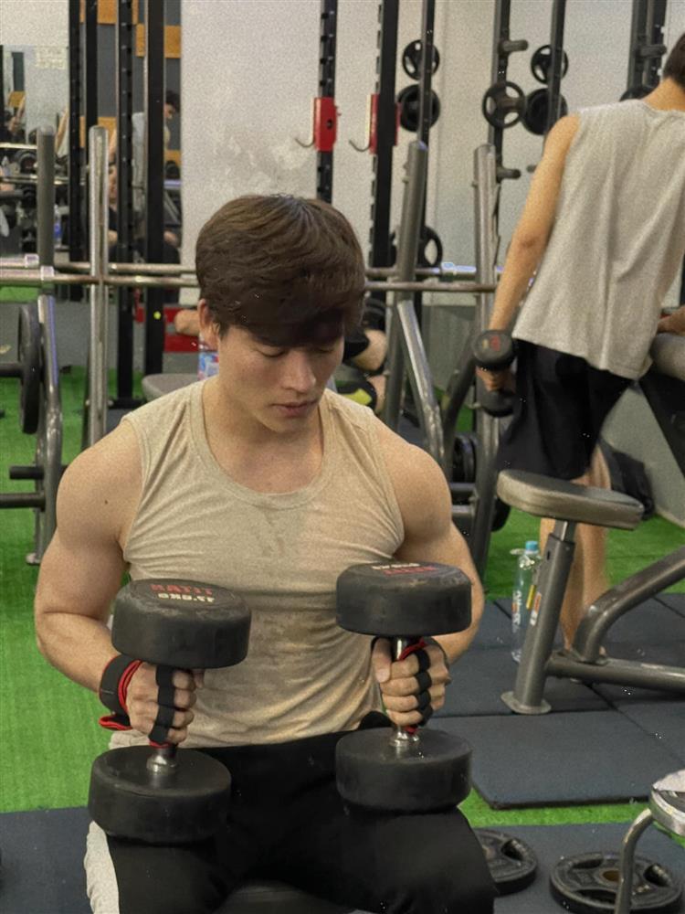 Tình tin đồn Đại Nghĩa bị nửa showbiz cà khịa khi khoe body-1