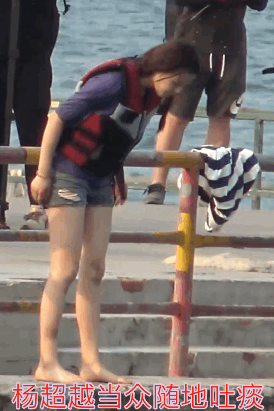 Loạt hành động vô duyên hết chỗ nói của Dương Siêu Việt-3