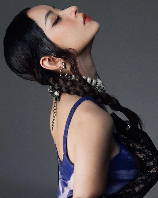 Chi Pu bị soi hõm ngực không có chút nào giống bình thường-2