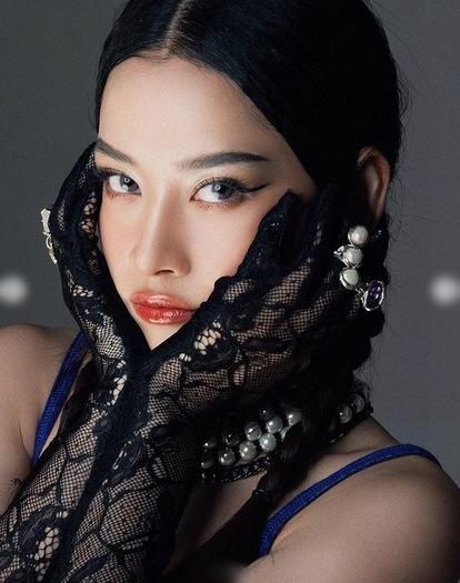 Chi Pu bị soi hõm ngực không có chút nào giống bình thường-1