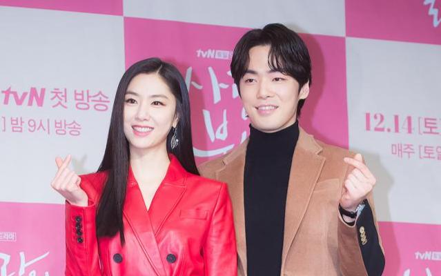 Thêm 2 diễn viên Hạ Cánh Nơi Anh vướng nghi án hẹn hò-1