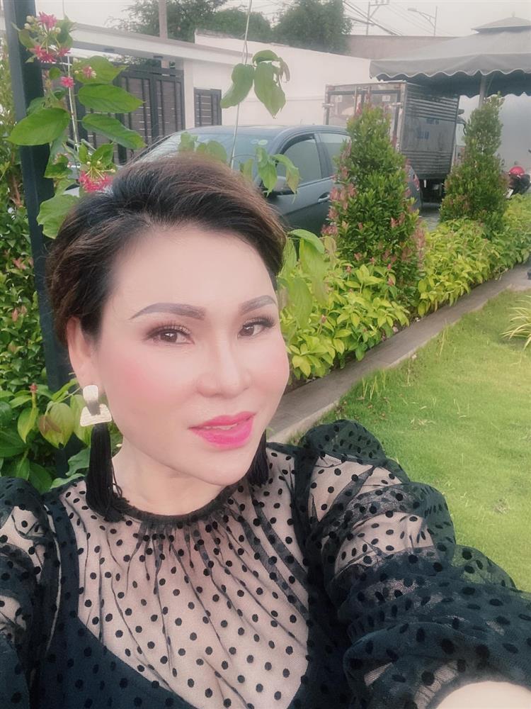 Cận cảnh ngoại hình vợ Kinh Quốc - đại gia Lâm Thị Thu Trà-2