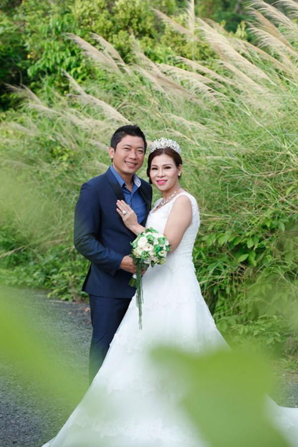 Vợ Kinh Quốc chê chồng nhà quê nhưng chính mình mặc hàng hiệu khác nào hàng chợ-6