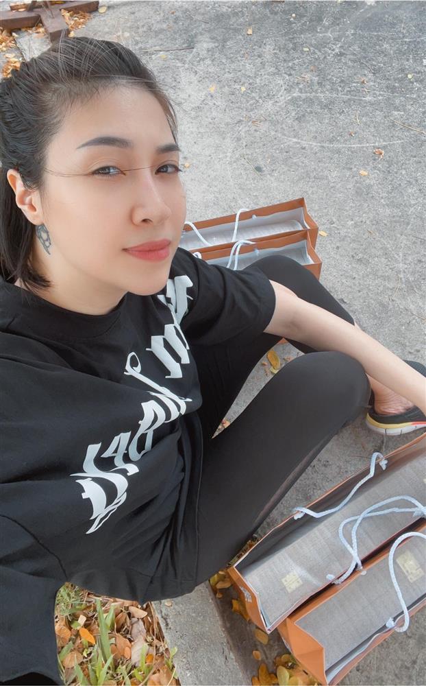 Câu trả lời dứt khoát của Pha Lê khi nhân viên bảo vệ vay tiền-1