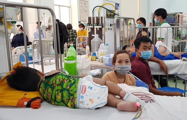 Bước vào cuộc chiến tay chân miệng, nhiều trẻ biến chứng thần kinh-4
