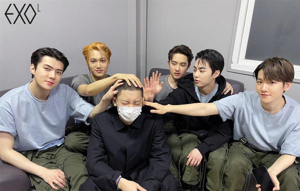 Chanyeol nhập hội xoa đầu trứng, hội từng trải tỏ ra uất ức lắm đây này!-10