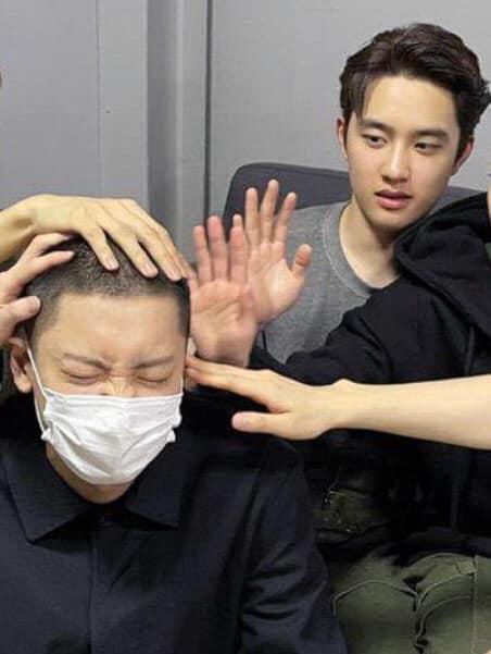 Chanyeol nhập hội xoa đầu trứng, hội từng trải tỏ ra uất ức lắm đây này!-11