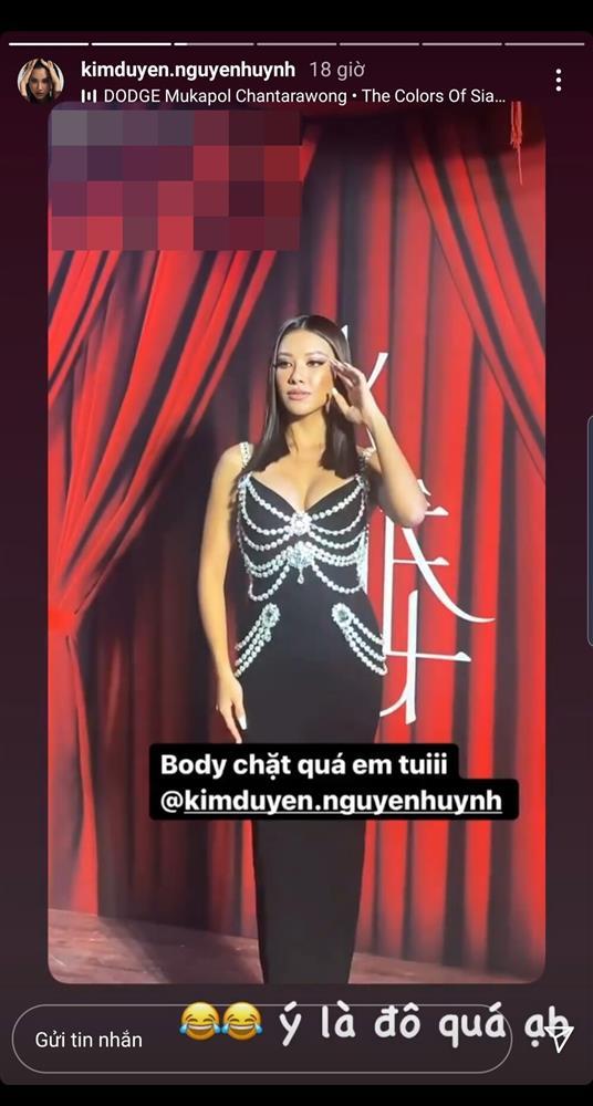 Lily Chen diện lại váy nhái Chanel từng khiến Kim Duyên lao đao-6