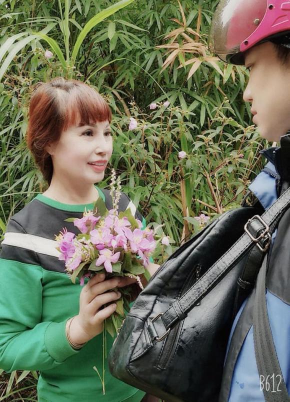 Khoe chồng trẻ tặng quà, cô dâu 64 tuổi lộ nguyên mặt lệch-3