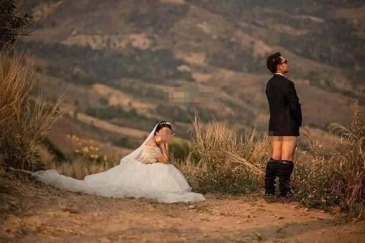 Ảnh cưới chú rể tụt quần cho cô dâu túm vào chỗ hiểm-2