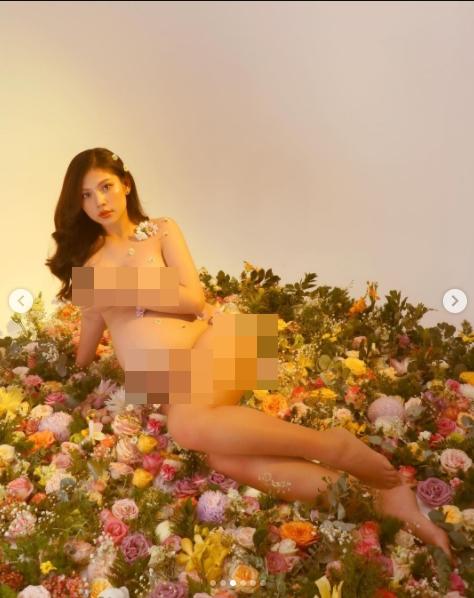 Bà bầu Chúng Huyền Thanh bị ném đá vì cởi sạch đồ-3