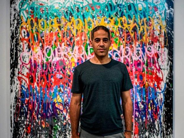 Cặp đôi thản nhiên phá hoại tác phẩm nghệ thuật giá hơn 11 tỷ-3