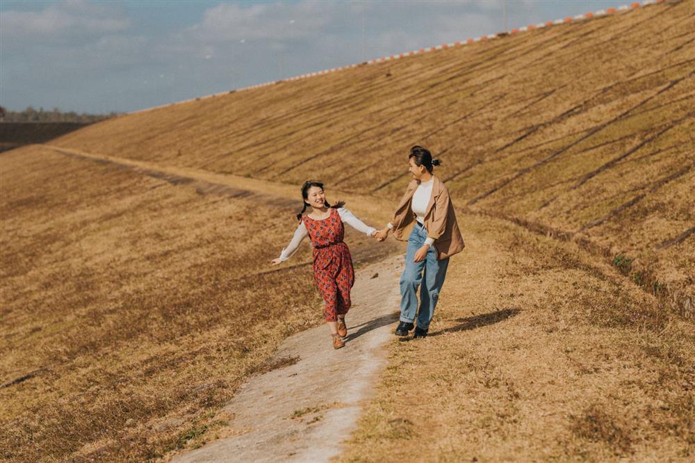 Khoảnh khắc lãng mạn hơn cả yêu của cặp bạn thân 10X quen nhau qua mạng xã hội-3