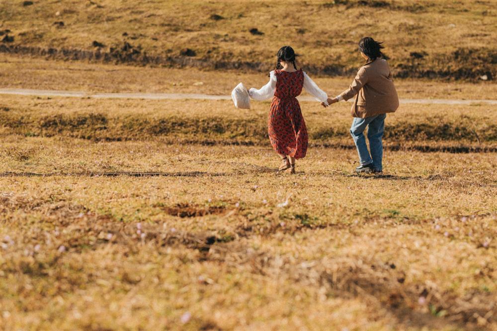 Khoảnh khắc lãng mạn hơn cả yêu của cặp bạn thân 10X quen nhau qua mạng xã hội-6