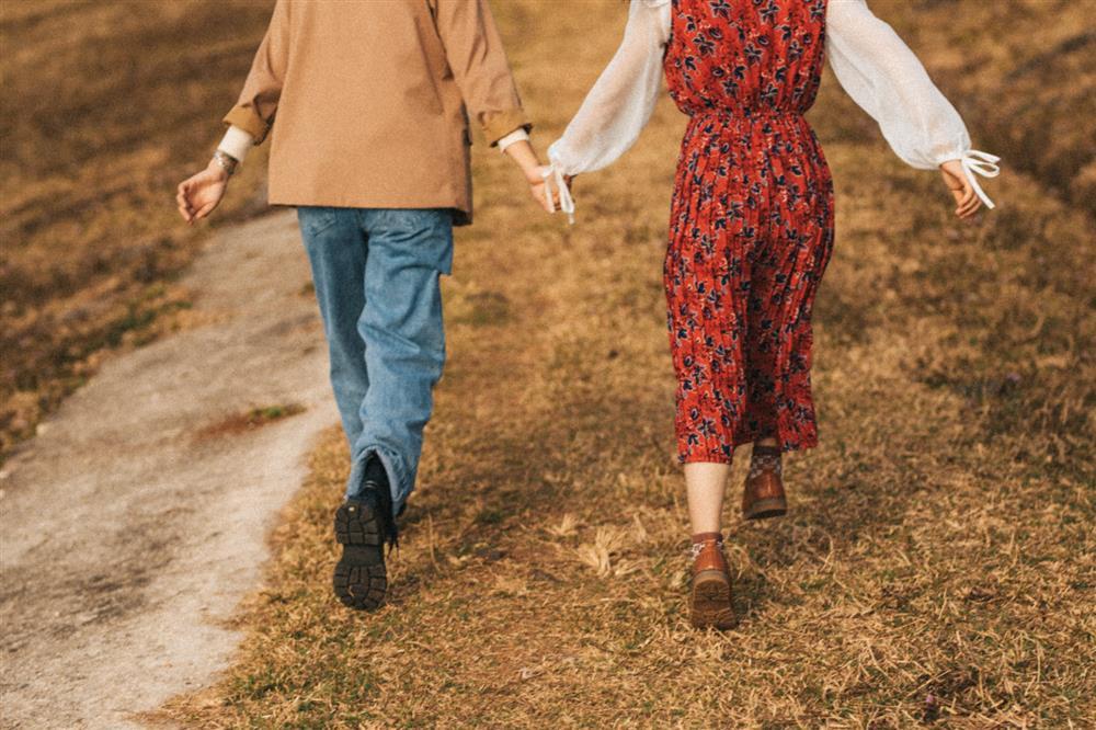 Khoảnh khắc lãng mạn hơn cả yêu của cặp bạn thân 10X quen nhau qua mạng xã hội-10