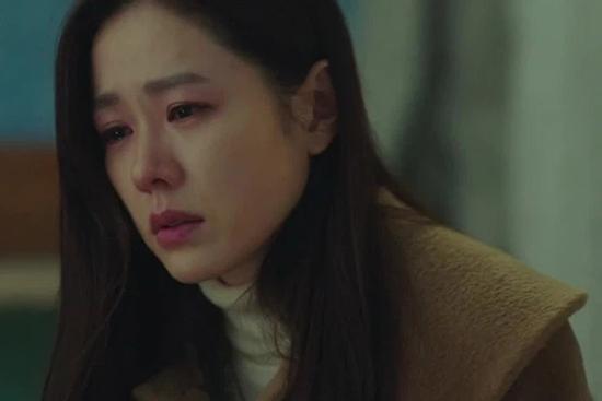 Xúc động vì mẹ chồng lau nhà sạch sẽ lúc con dâu mang thai nhưng sự thật lại khác