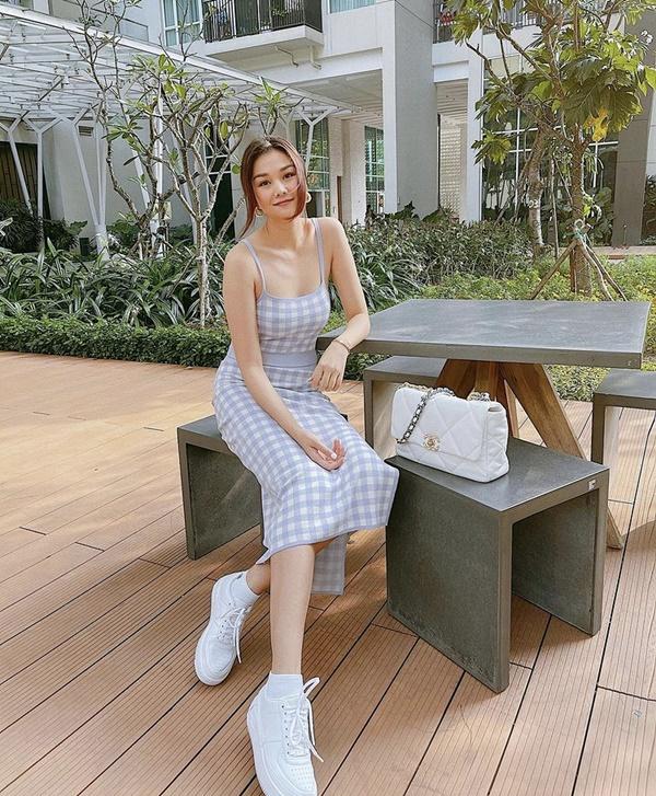 Thanh Hằng mê mệt một đôi sneaker mix từ style bánh bèo đến tổng tài-1