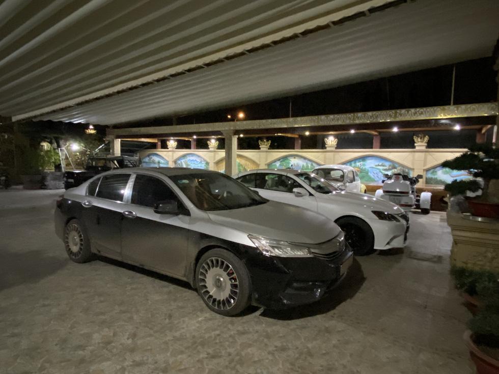 Nhìn lại độ khủng căn biệt thự dát vàng của Thiện Soi-5