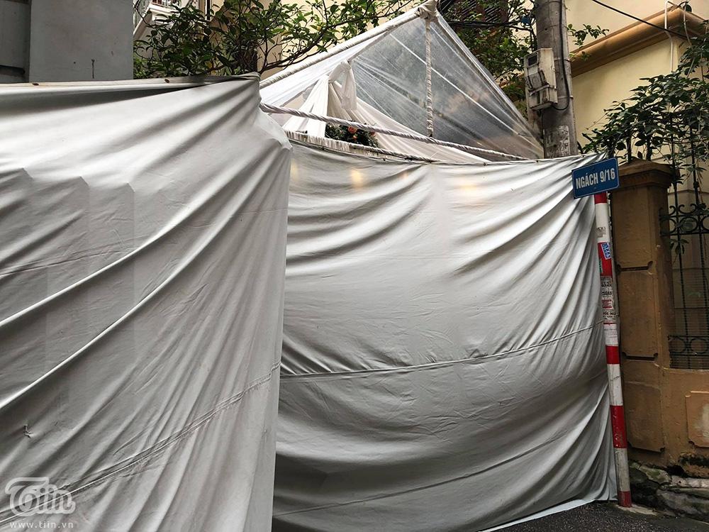 Đám hỏi Xuân Trường: Rèm căng kín mít, vệ sĩ đầy cổng-2