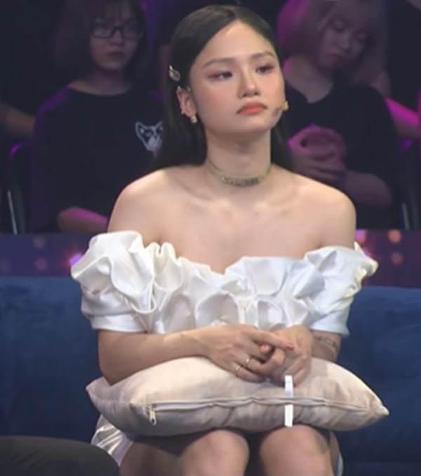 Sao Việt xử lý tinh tế khi diện đầm ngắn cũn, xẻ cao tít tránh lộ hàng-8