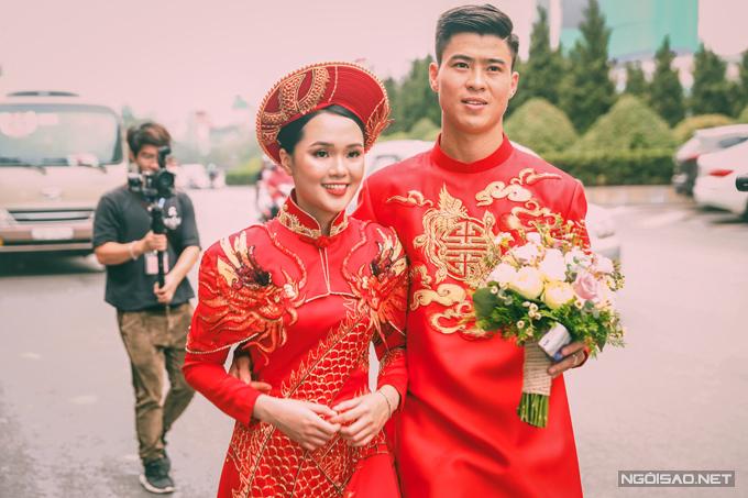 Cô dâu Xuân Trường diện áo dài đỏ, độ lồng lộn thua xa vợ Duy Mạnh-5
