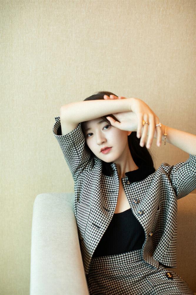 Ảnh ngày bé hé lộ nhan sắc thật của Triệu Lộ Tư-9