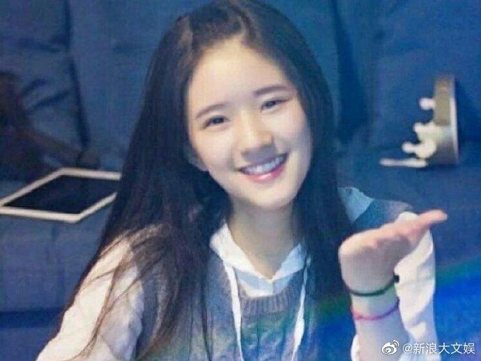 Ảnh ngày bé hé lộ nhan sắc thật của Triệu Lộ Tư-4