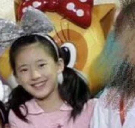 Ảnh ngày bé hé lộ nhan sắc thật của Triệu Lộ Tư-3