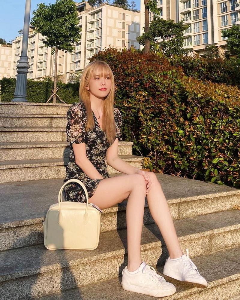 Thiều Bảo Trâm - Minh Hằng lăng-xê váy hoa nhí chào hè-8