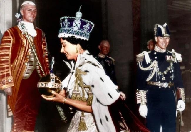 Chuyện tình xuyên suốt 74 năm của Nữ hoàng Anh cùng Hoàng tế Philip-10