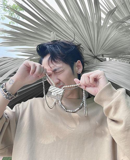 Gái út nhà Minh Nhựa bé tí dùng túi hiệu 60 triệu đụng hàng Ngọc Trinh-7