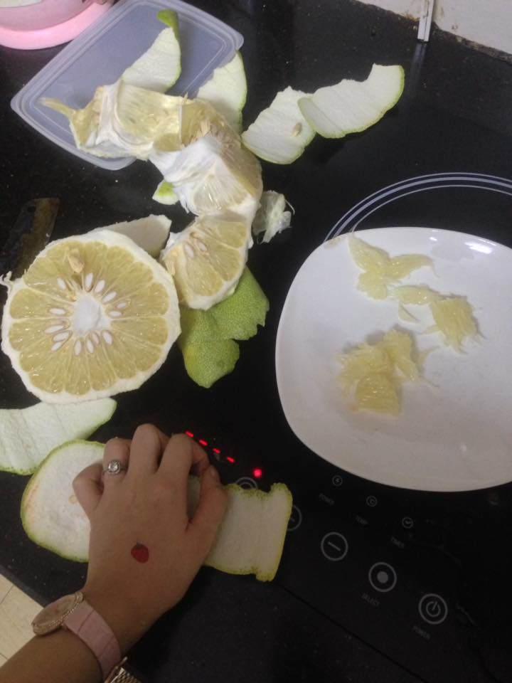 Nhìn đã biết đoảng với muôn kiểu bổ bưởi thần sầu của hội chị em-2