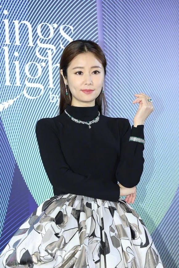 Lâm Tâm Như đeo trang sức giá gần trăm tỷ-1