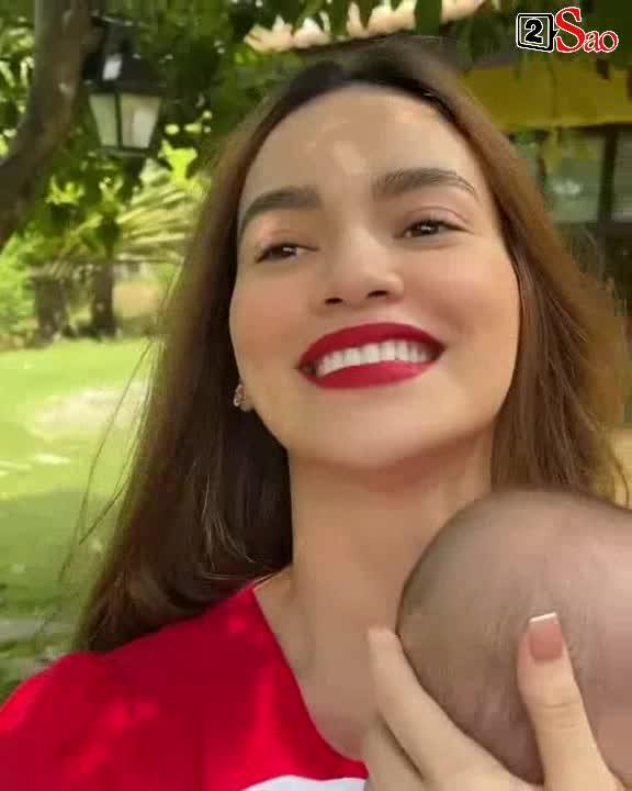 Cặp song sinh nổi quạu khi Hồ Ngọc Hà mang ra chụp hình-3