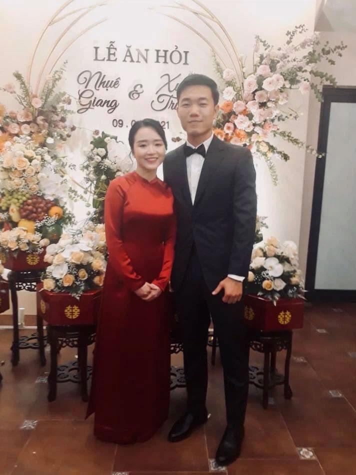 Thêm ảnh đám hỏi Xuân Trường, cô dâu ngại ngùng tình tứ bên chú rể-3