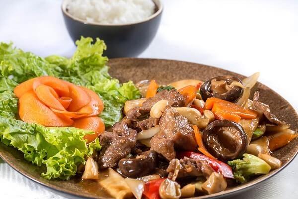 Thịt bò xào nấm đổi vị cho bữa cơm cuối tuần-1