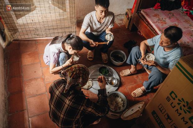 Xúc động gia cảnh nam sinh vào đội tuyển học sinh giỏi Quốc gia-1