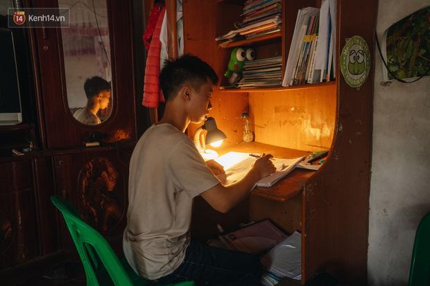 Xúc động gia cảnh nam sinh vào đội tuyển học sinh giỏi Quốc gia-13