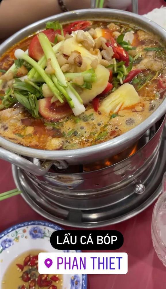 Bơi đuối bị uống nước biển nhiều, Diệu Nhi lo lắng không biết tí ăn nổi không và cái kết-3