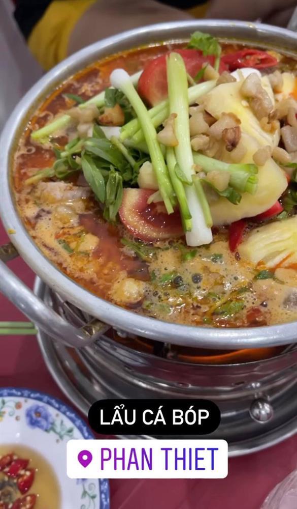 Bơi đuối bị uống nước biển nhiều, Diệu Nhi lo lắng không biết tí ăn nổi không và cái kết-4