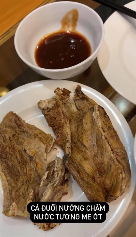 Bơi đuối bị uống nước biển nhiều, Diệu Nhi lo lắng không biết tí ăn nổi không và cái kết-5