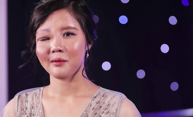 Mẹ đơn thân một mắt và 3 cuộc đại phẫu, phản ứng con gái gặp lại mẹ rớt nước mắt-8