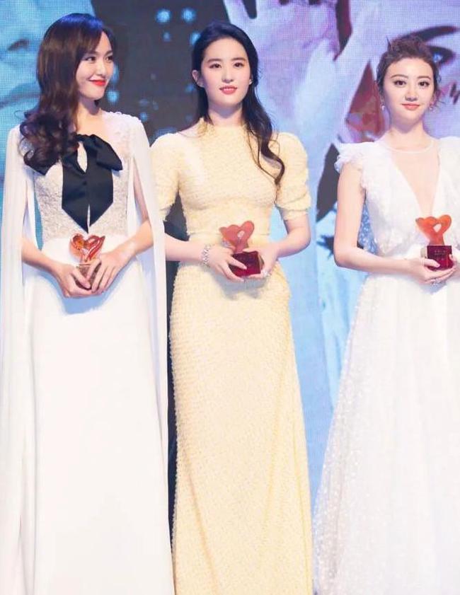 Cảnh Điềm có đủ đẹp để tiễn Lưu Diệc Phi ra rìa?-6